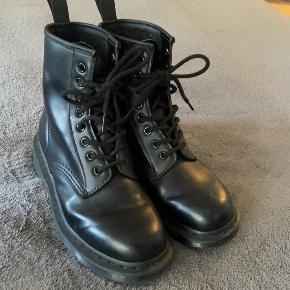 1460 MONO SMOOTH LEATHER LACE UP BOOTS